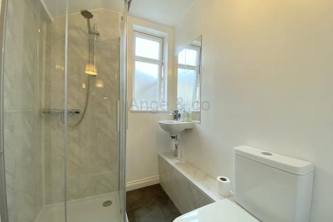 64 Queens Road, Lowestoft, NR32 1TD