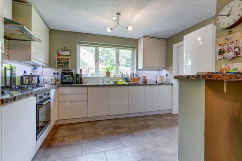 9 Avonbank Close, Hunt End, Redditch, B97 5XR