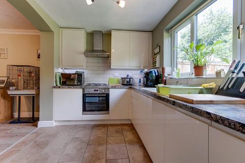 9 Avonbank Close, Hunt End, Redditch, B97 5XR