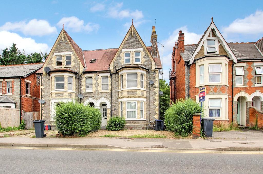 Tilehurst Road, Reading, RG30 2 bed apartment £205,000
