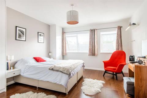5 Goodhart Place, London, E14 8EG