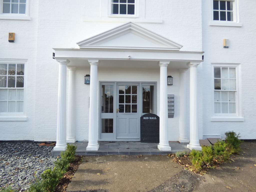 Red Hall Drive, Bracebridge Heath 2 bed apartment £825 pcm (£190 pw)