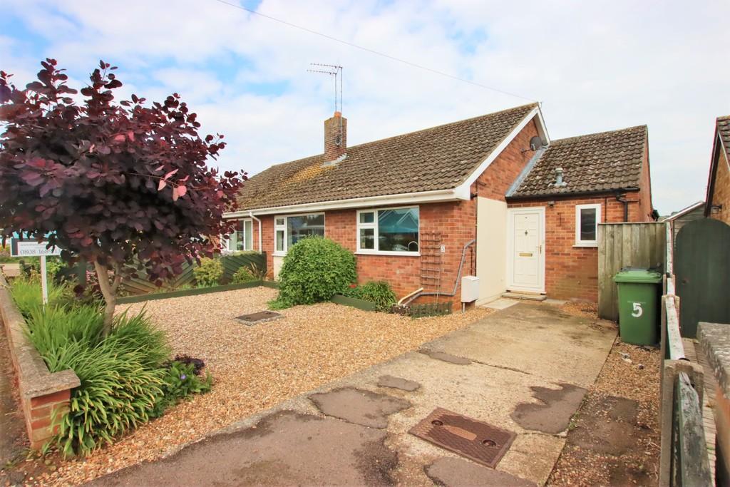 Windsor Drive, Dersingham 3 bed semidetached bungalow £240,000