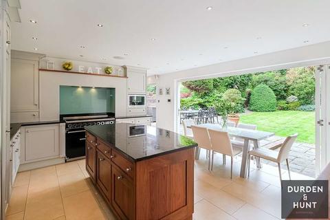 4 bedroom detached house for sale - Eversley Crescent, Winchmore Hill , London