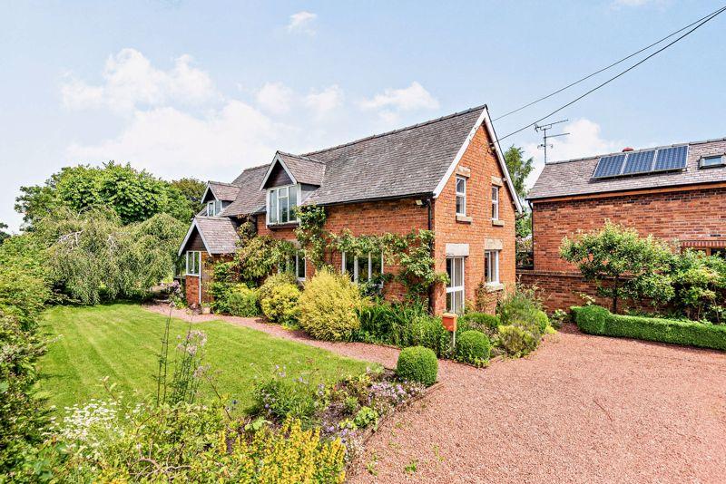 Oldcastle, Malpas 4 bed detached house £595,000