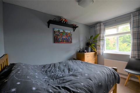 34 Broadmead, Horley, RH6 9XB