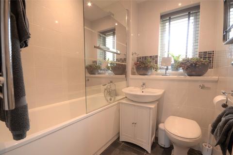 34 Broadmead, Horley, RH6 9XB