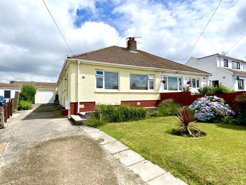 10 Burns Crescent, Bridgend, CF31 4PY 3 bed semidetached bungalow £