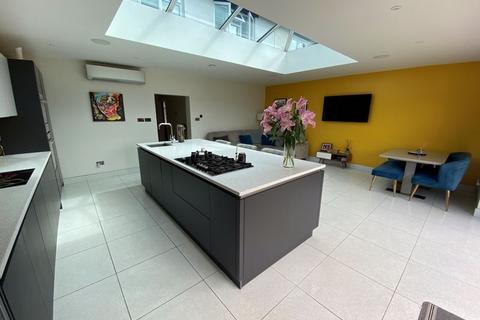 18 Hill Lane, Bassetts Pole, Sutton Coldfield, B75 6LF