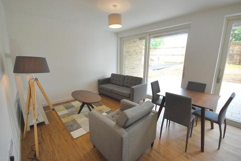 2 bedroom apartment to rent, City Road, Hulme, Manchester, M15 5GH