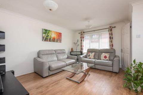 3 bedroom semi-detached house to rent, Shaw Drive, Walton-on-Thames