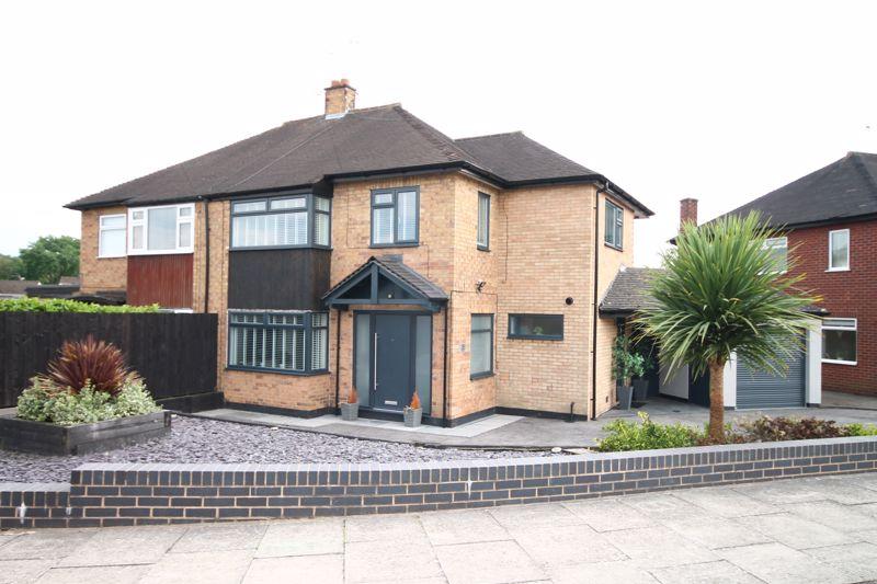 Wenger Crescent, Trentham 4 bed semidetached house £295,000