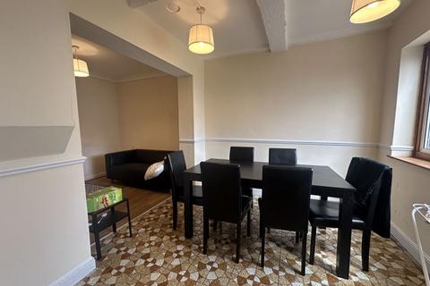 4 bedroom semi-detached house to rent, Peel Way, Uxbridge, UB8