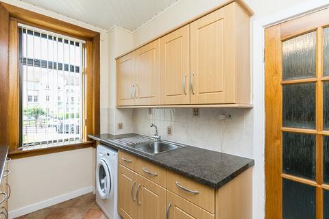 10/1 Lochend Square, Edinburgh, EH7 6ED