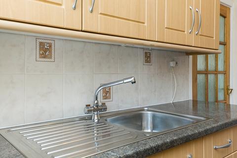 10/1 Lochend Square, Edinburgh, EH7 6ED