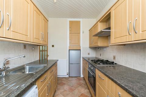 10/1 Lochend Square, Edinburgh, EH7 6ED