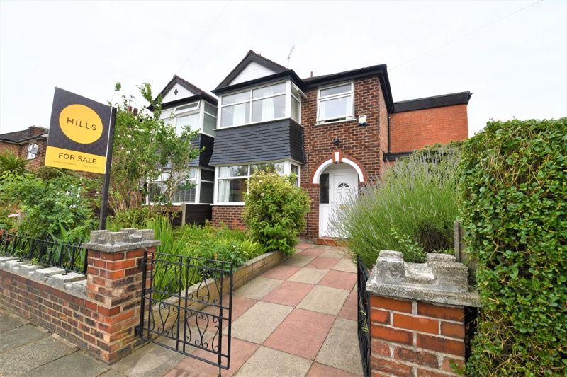 Gore Crescent, Salford 4 bed semidetached house £300,000