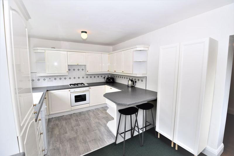 Gore Crescent, Salford 4 bed semidetached house £300,000