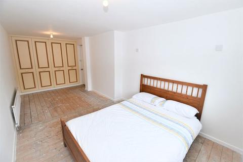 50 Gore Crescent, Salford, M5 5EZ