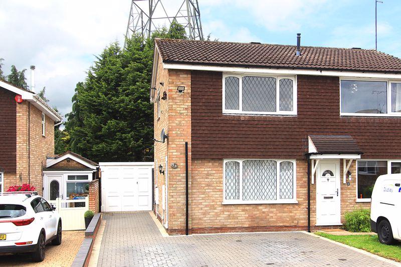 WOMBOURNE, Valley Way 2 bed semidetached house £195,000