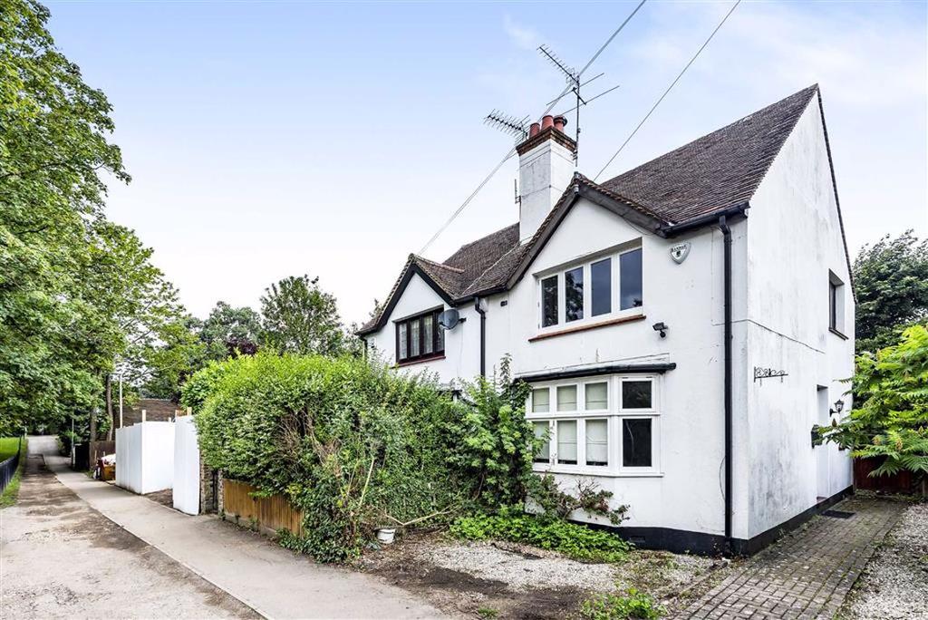 Gills Hollow, Radlett, Hertfordshire 2 bed cottage £585,000