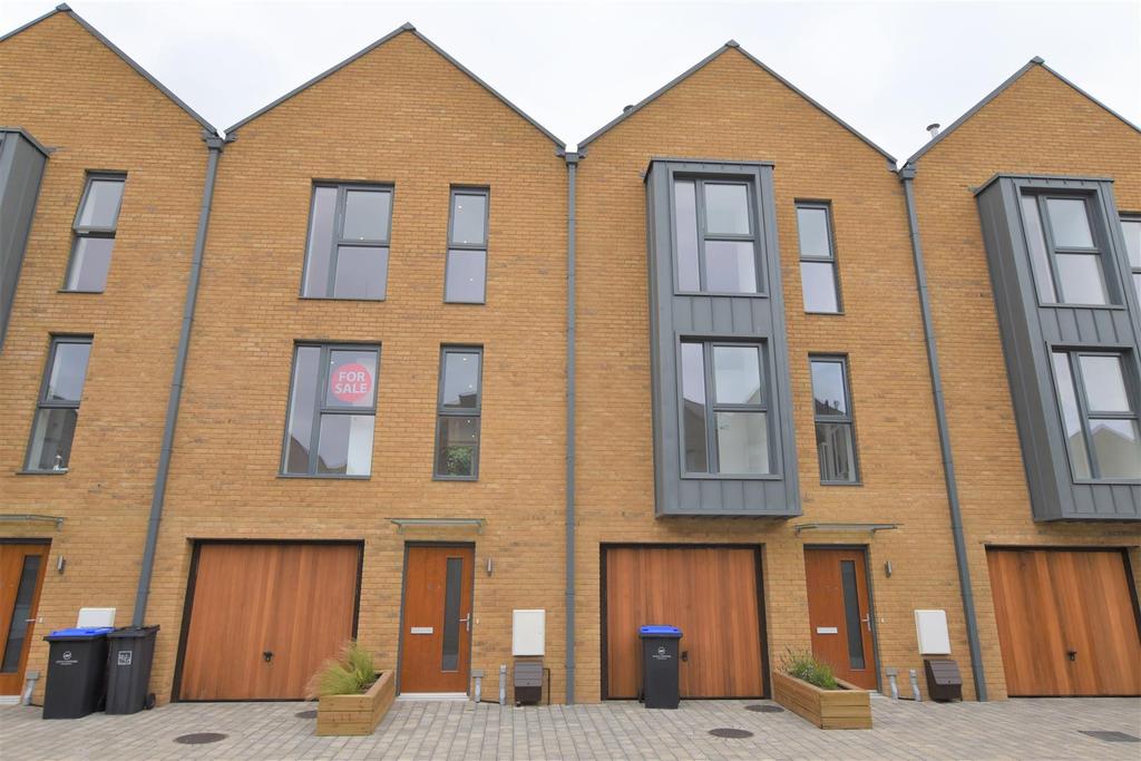 Lagoon Way, ShorehamBySea 3 bed house £535,000