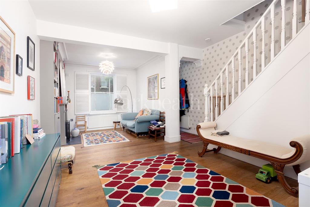 Peach Road, Queens Park W10 3 bed house £2,600 pcm (£600 pw)