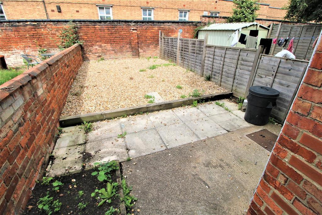 Hunter Street, Northampton 2 bed terraced house £175,000