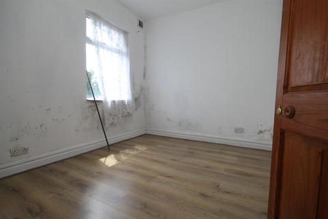 66 Manor Lane, Sutton, SM1 4BT