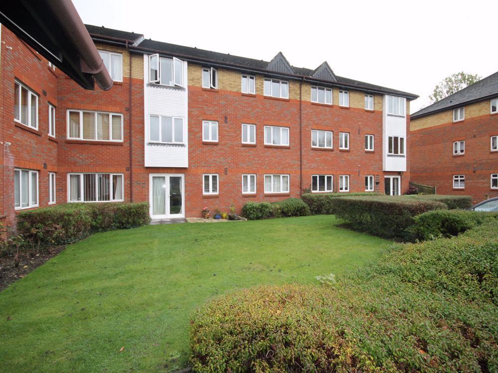 Leeds Court, 2125 Denmark Road, Carshalton 1 bed flat £875 pcm (£202 pw)