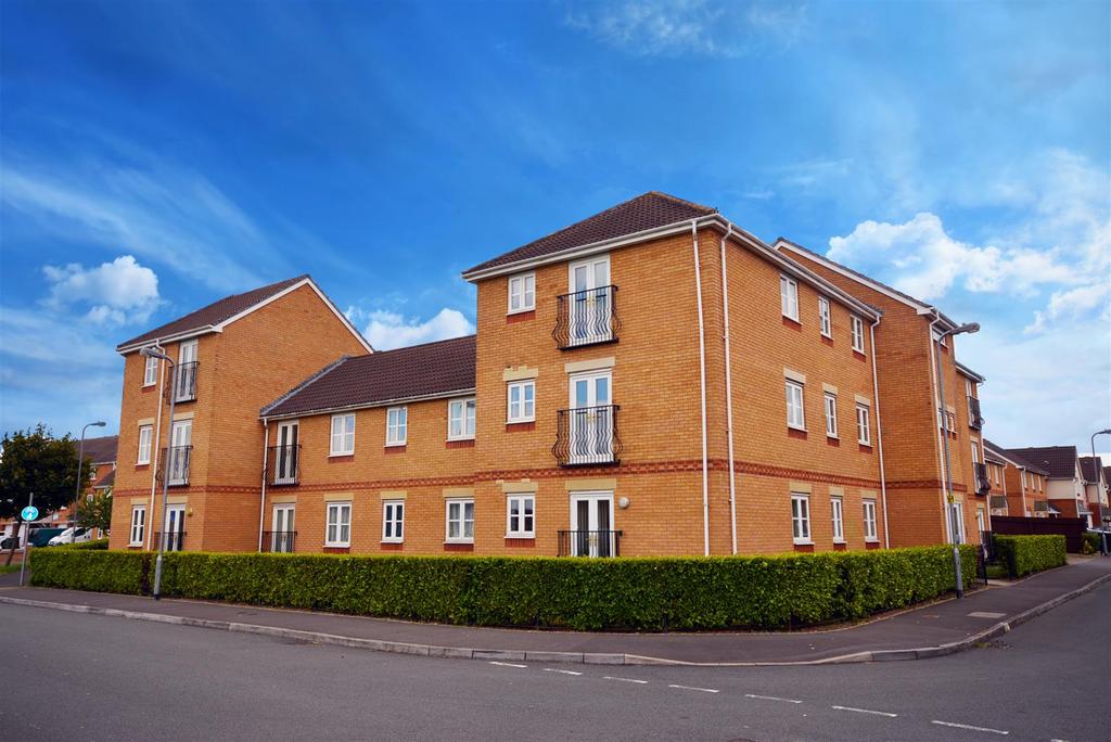 Spencer David Way, St Mellons, Cardiff 2 bed flat £725 pcm (£167 pw)