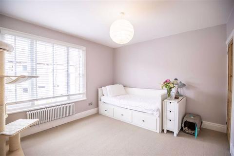 22 Upper Heath Road, St Albans, AL1 4DN