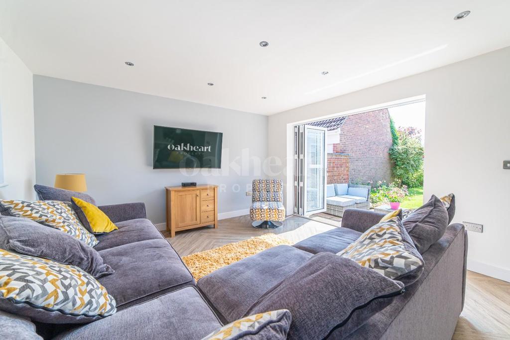 Broad Oaks Park, Colchester 4 bed detached bungalow £400,000