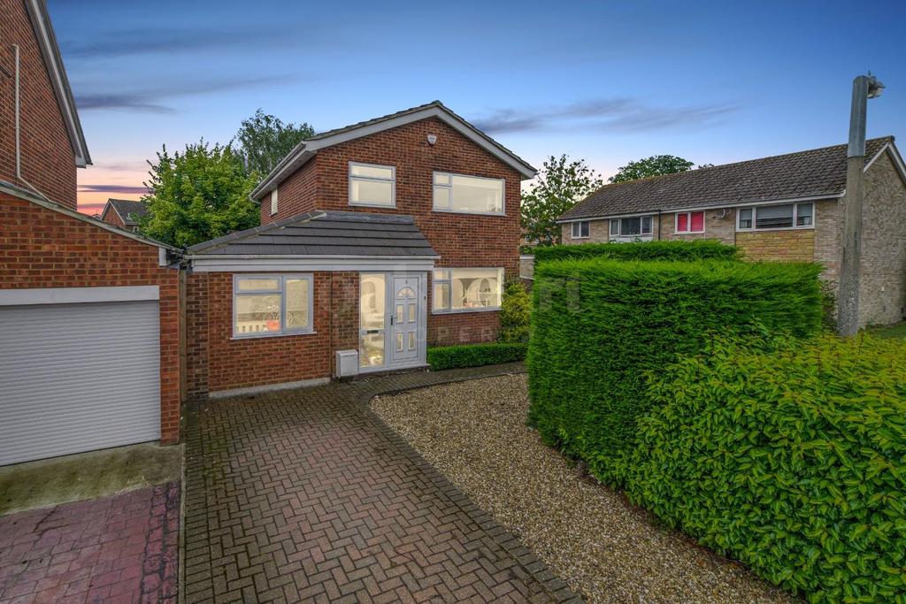 Arden Close, Colchester 4 bed detached house £350,000