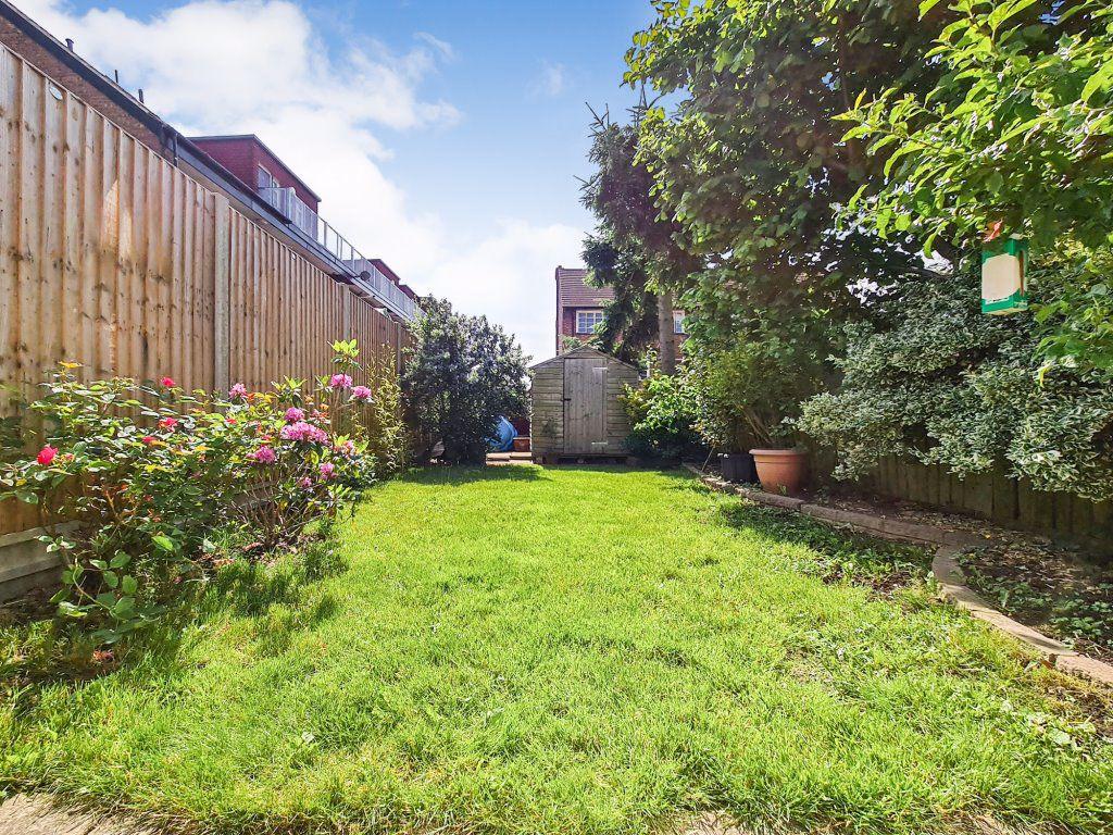 2 Bedroom Garden Flat to Let on Balfour Grove, N20 2 bed flat £1,400