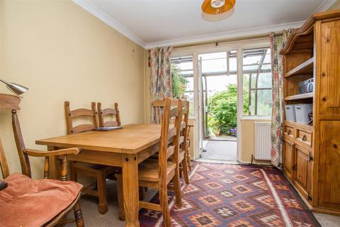 31 Godfreys Gardens, Bow, Crediton, EX17 6HT