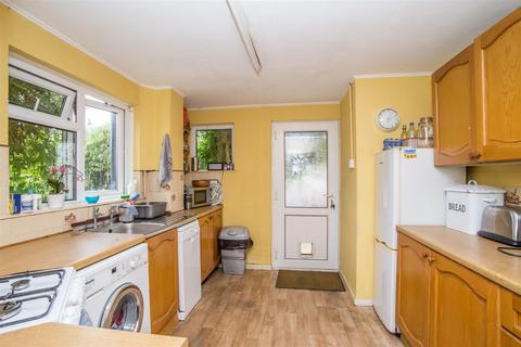 31 Godfreys Gardens, Bow, Crediton, EX17 6HT
