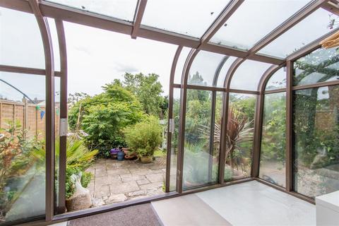 31 Godfreys Gardens, Bow, Crediton, EX17 6HT