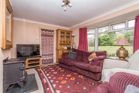31 Godfreys Gardens, Bow, Crediton, EX17 6HT