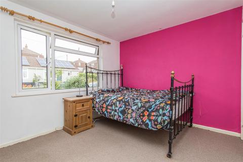 31 Godfreys Gardens, Bow, Crediton, EX17 6HT