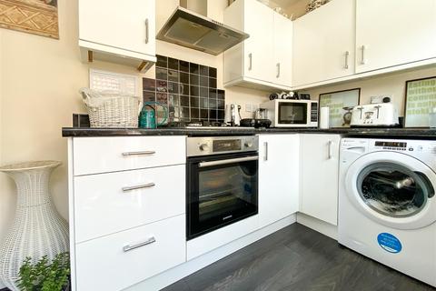 12 Benham Grove, Fareham, PO16 9LB