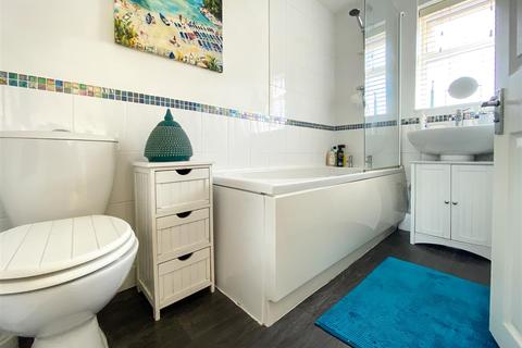 12 Benham Grove, Fareham, PO16 9LB