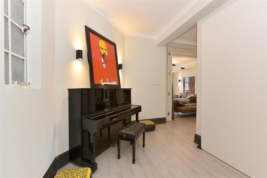 104 Bryanston Court (3).JPG