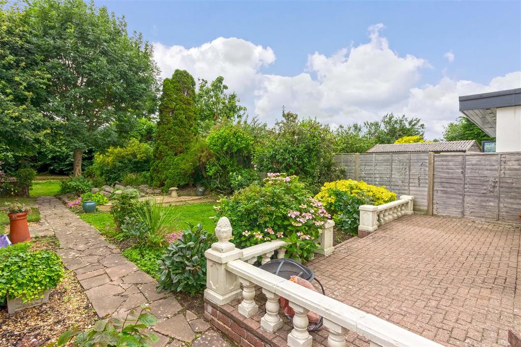 Greentrees Crescent, Sompting, Lancing 3 bed bungalow £400,000