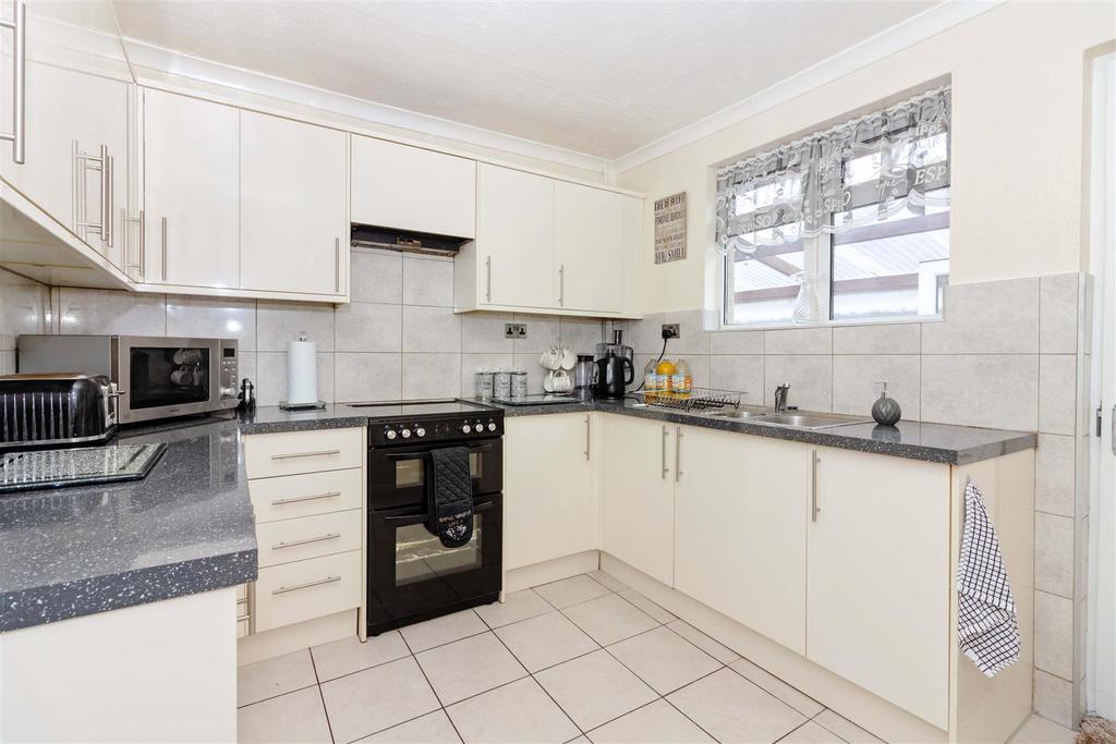 Greentrees Crescent, Sompting, Lancing 3 bed bungalow £400,000