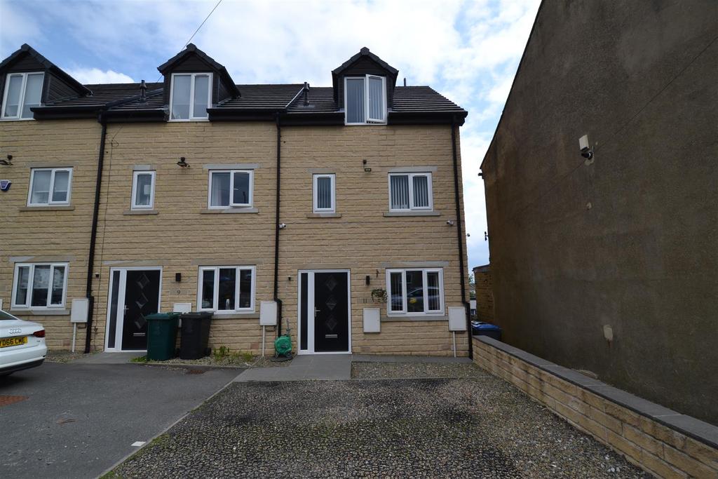 Ford Hill, Queensbury, Bradford 3 bed townhouse £185,000
