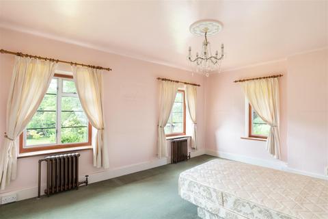 Longwood Bockhanger, Kennington, Ashford, TN25 4AH