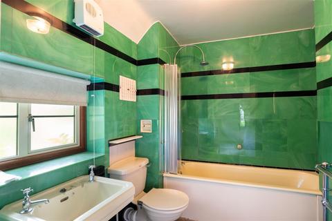 Longwood Bockhanger, Kennington, Ashford, TN25 4AH
