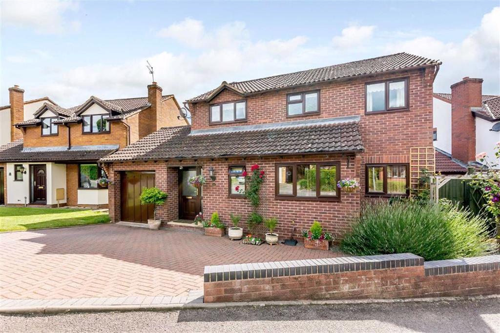 Vaga Crescent, Ross on Wye... 4 bed detached house £350,000