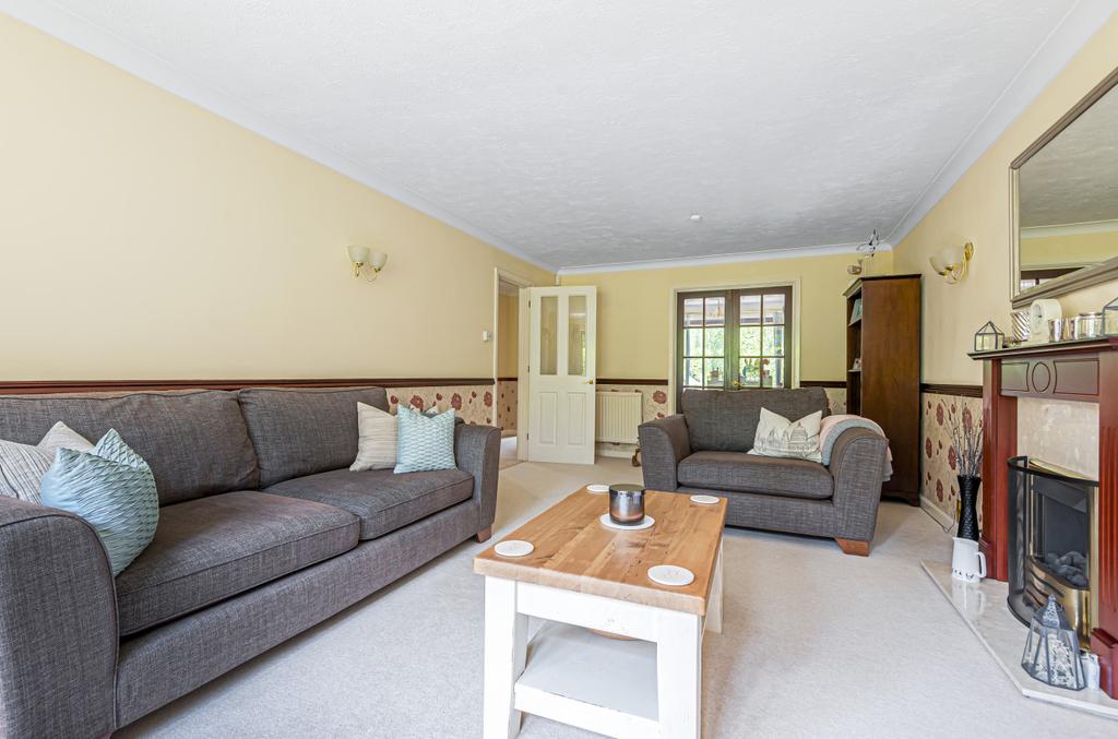 Cranbourne Drive, Otterbourne, Winchester, Hampshire, SO21 5 bed
